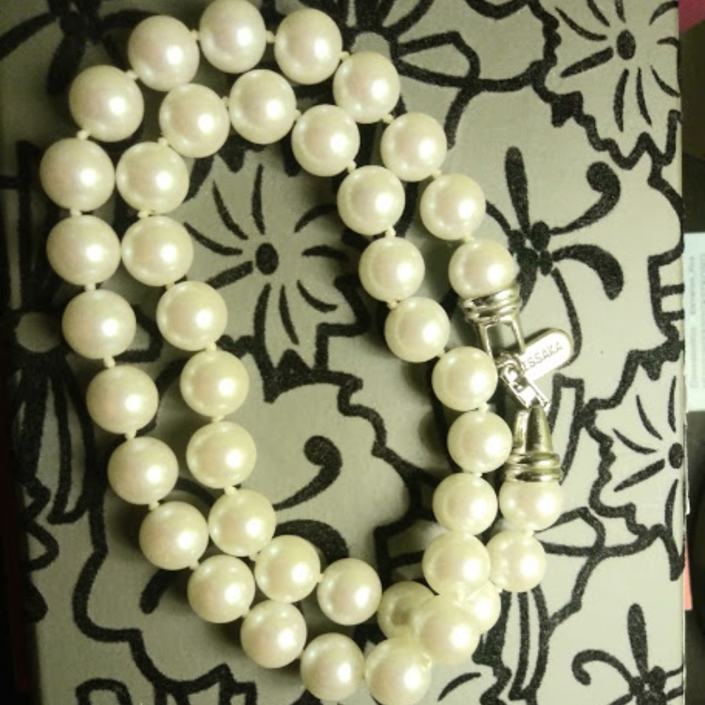 18" faux pearl necklace